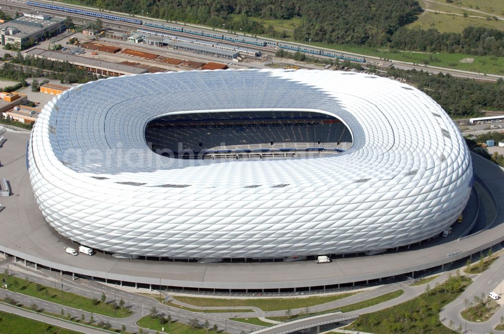 München from above - Sports facility grounds of the Arena stadium Allianz Arena on Werner-Heisenberg-Allee in Munich in the state Bavaria, Germany