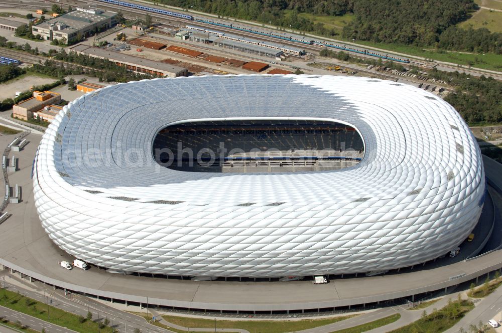 München from the bird's eye view: Sports facility grounds of the Arena stadium Allianz Arena on Werner-Heisenberg-Allee in Munich in the state Bavaria, Germany