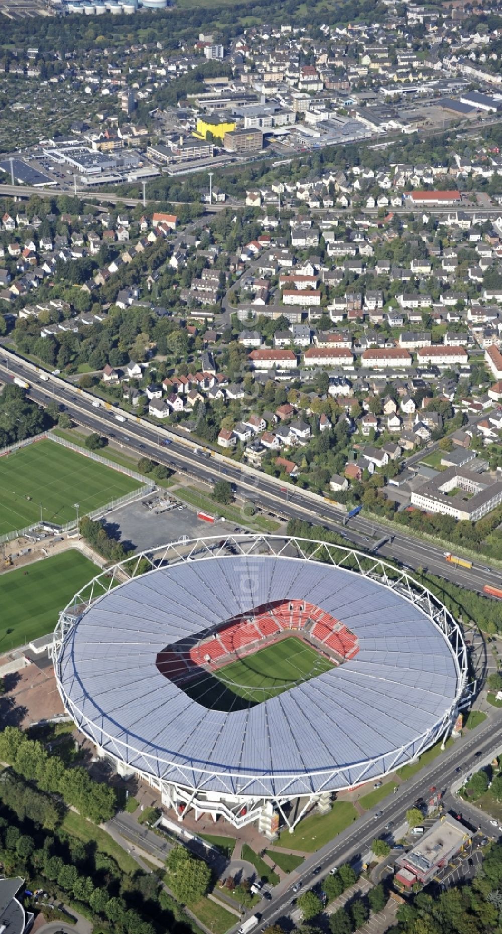 Aerial photograph Leverkusen - Construction sites Sports facility grounds of the Arena stadium BayArena of Fussballvereins Bayer 04 Leverkusen in the district Wiesdorf in Leverkusen in the state North Rhine-Westphalia, Germany