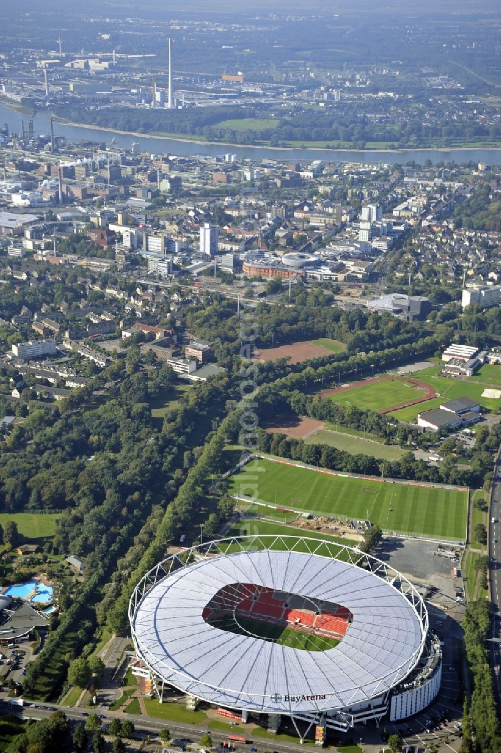 Aerial photograph Leverkusen - Construction sites Sports facility grounds of the Arena stadium BayArena of Fussballvereins Bayer 04 Leverkusen in the district Wiesdorf in Leverkusen in the state North Rhine-Westphalia, Germany