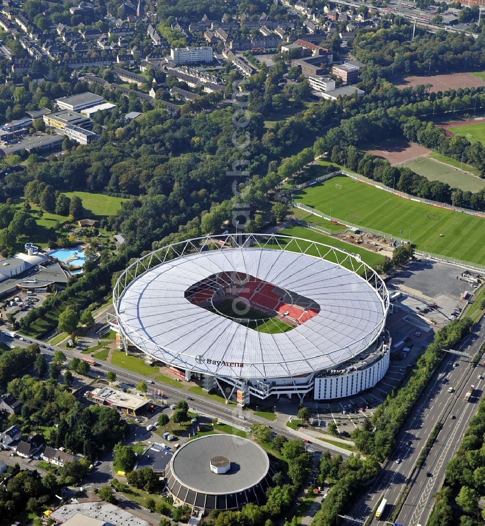 Aerial photograph Leverkusen - Construction sites Sports facility grounds of the Arena stadium BayArena of Fussballvereins Bayer 04 Leverkusen in the district Wiesdorf in Leverkusen in the state North Rhine-Westphalia, Germany