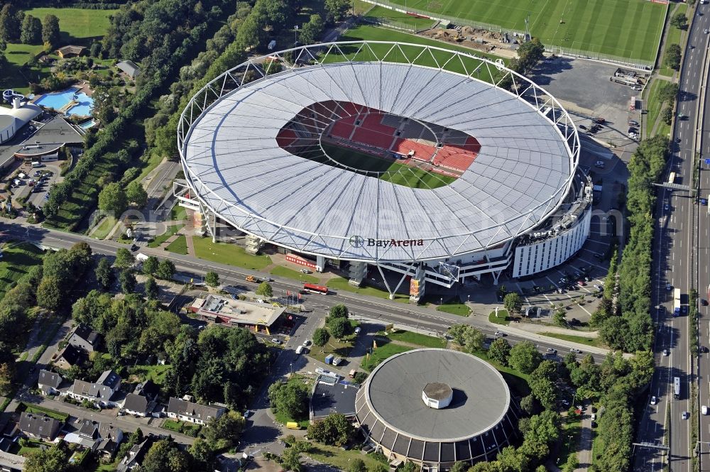 Leverkusen from above - Construction sites Sports facility grounds of the Arena stadium BayArena of Fussballvereins Bayer 04 Leverkusen in the district Wiesdorf in Leverkusen in the state North Rhine-Westphalia, Germany