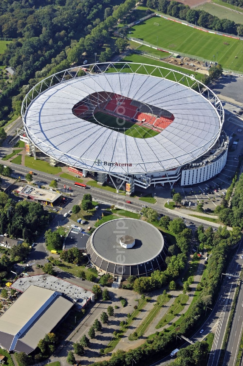 Leverkusen from the bird's eye view: Construction sites Sports facility grounds of the Arena stadium BayArena of Fussballvereins Bayer 04 Leverkusen in the district Wiesdorf in Leverkusen in the state North Rhine-Westphalia, Germany