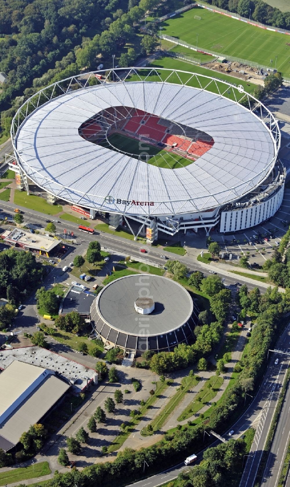 Aerial image Leverkusen - Construction sites Sports facility grounds of the Arena stadium BayArena of Fussballvereins Bayer 04 Leverkusen in the district Wiesdorf in Leverkusen in the state North Rhine-Westphalia, Germany