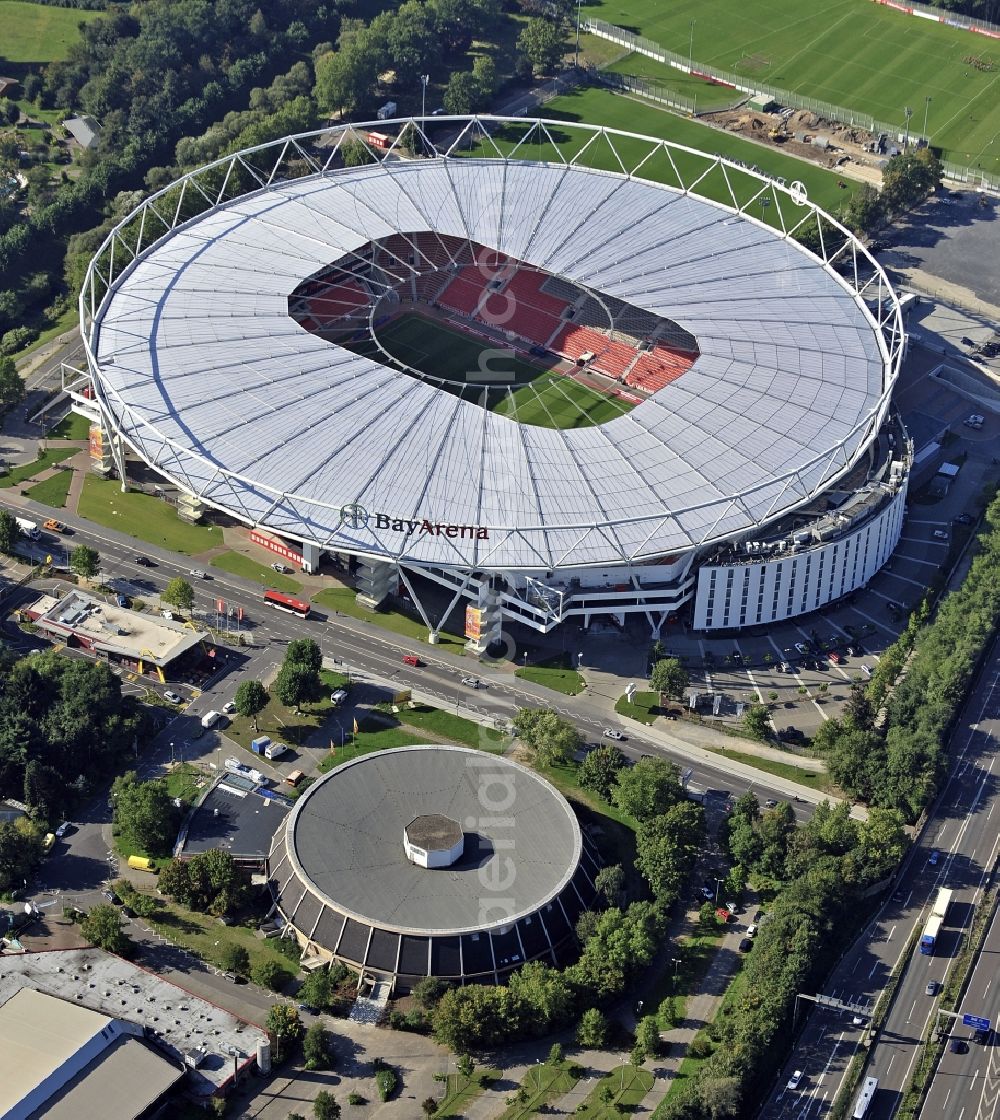 Aerial photograph Leverkusen - Construction sites Sports facility grounds of the Arena stadium BayArena of Fussballvereins Bayer 04 Leverkusen in the district Wiesdorf in Leverkusen in the state North Rhine-Westphalia, Germany