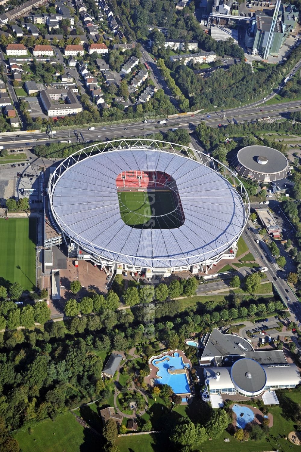 Aerial photograph Leverkusen - Construction sites Sports facility grounds of the Arena stadium BayArena of Fussballvereins Bayer 04 Leverkusen in the district Wiesdorf in Leverkusen in the state North Rhine-Westphalia, Germany