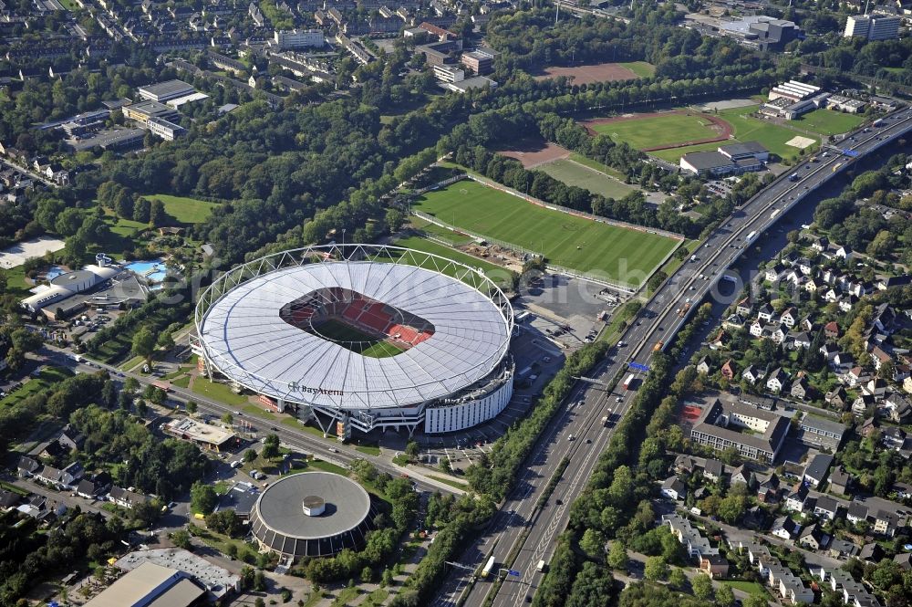 Aerial image Leverkusen - Construction sites Sports facility grounds of the Arena stadium BayArena of Fussballvereins Bayer 04 Leverkusen in the district Wiesdorf in Leverkusen in the state North Rhine-Westphalia, Germany