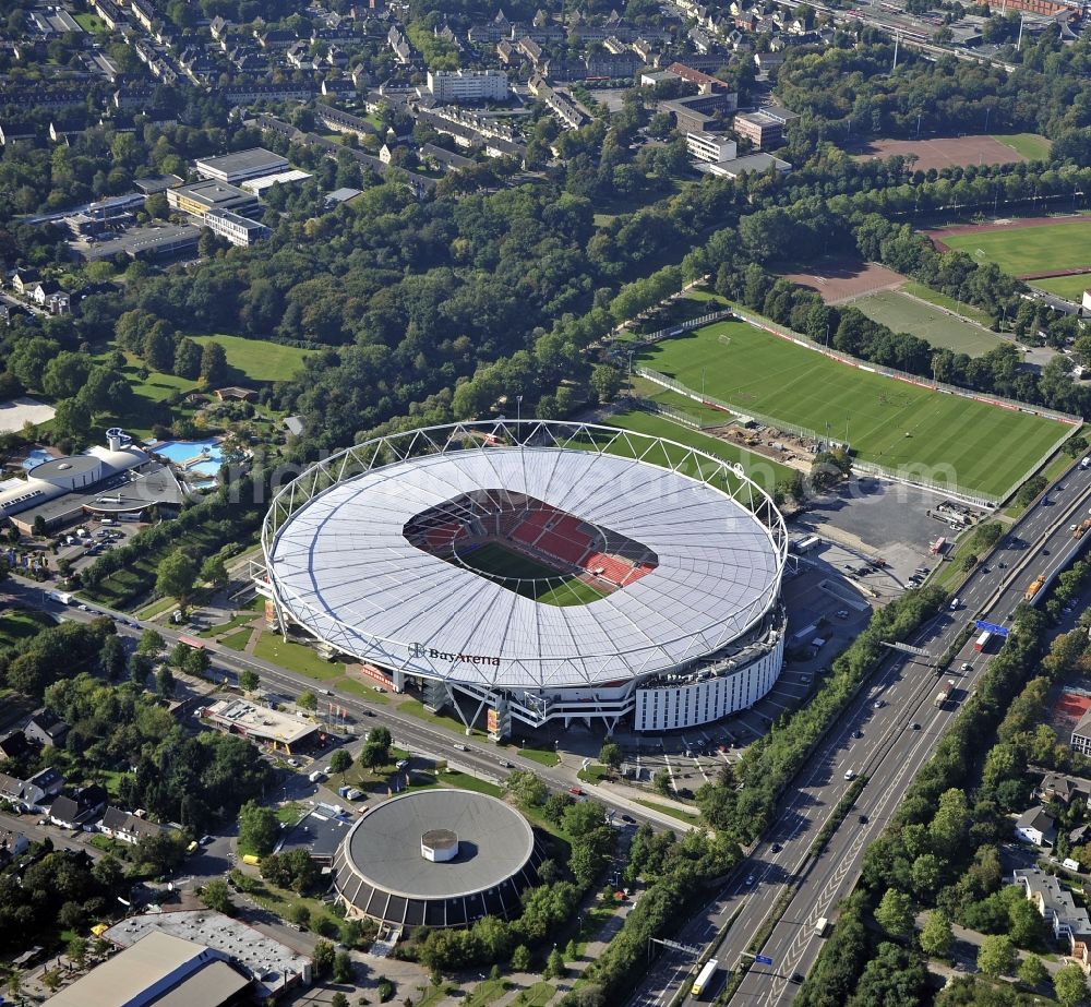 Aerial photograph Leverkusen - Construction sites Sports facility grounds of the Arena stadium BayArena of Fussballvereins Bayer 04 Leverkusen in the district Wiesdorf in Leverkusen in the state North Rhine-Westphalia, Germany