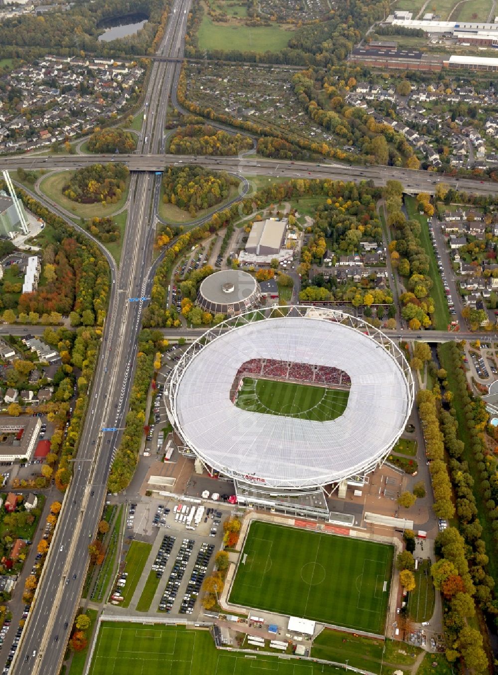 Leverkusen from the bird's eye view: Construction sites Sports facility grounds of the Arena stadium BayArena of Fussballvereins Bayer 04 Leverkusen in the district Wiesdorf in Leverkusen in the state North Rhine-Westphalia, Germany