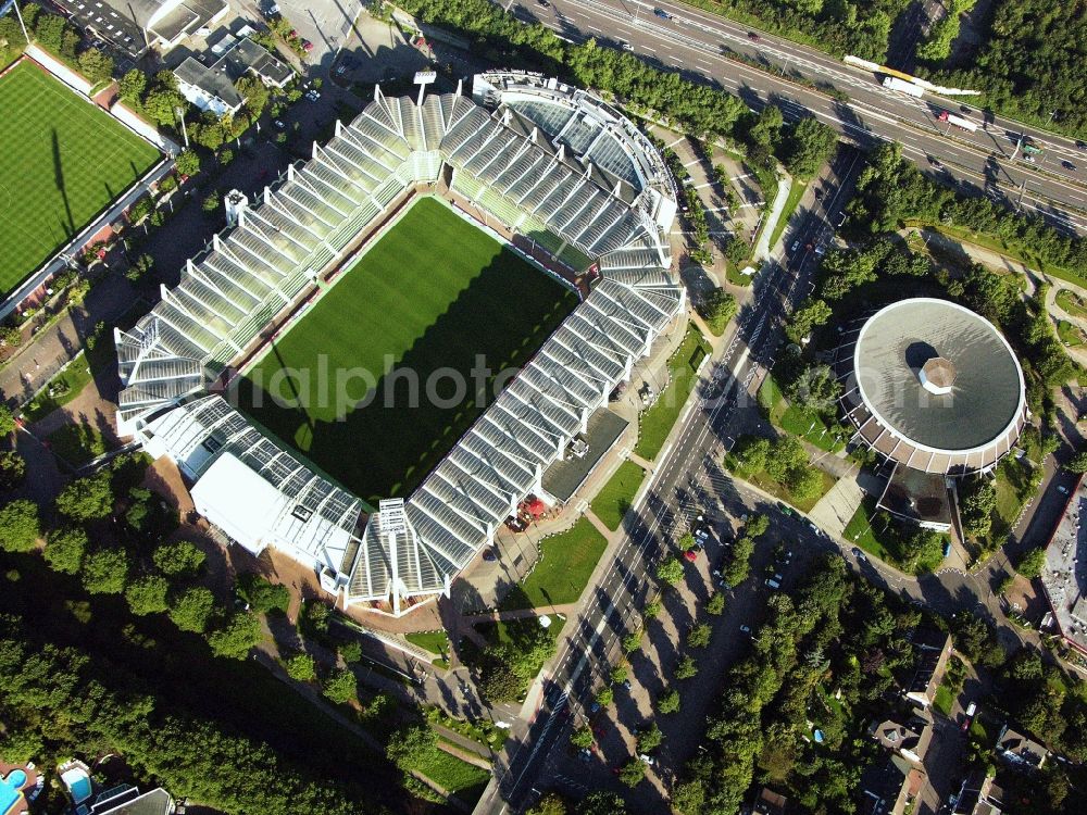 Aerial photograph Leverkusen - Sports facility grounds of the Arena stadium BayArena of Fussballvereins Bayer 04 Leverkusen in the district Wiesdorf in Leverkusen in the state North Rhine-Westphalia, Germany