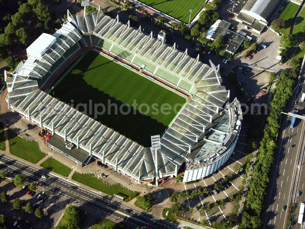 Leverkusen from the bird's eye view: Sports facility grounds of the Arena stadium BayArena of Fussballvereins Bayer 04 Leverkusen in the district Wiesdorf in Leverkusen in the state North Rhine-Westphalia, Germany