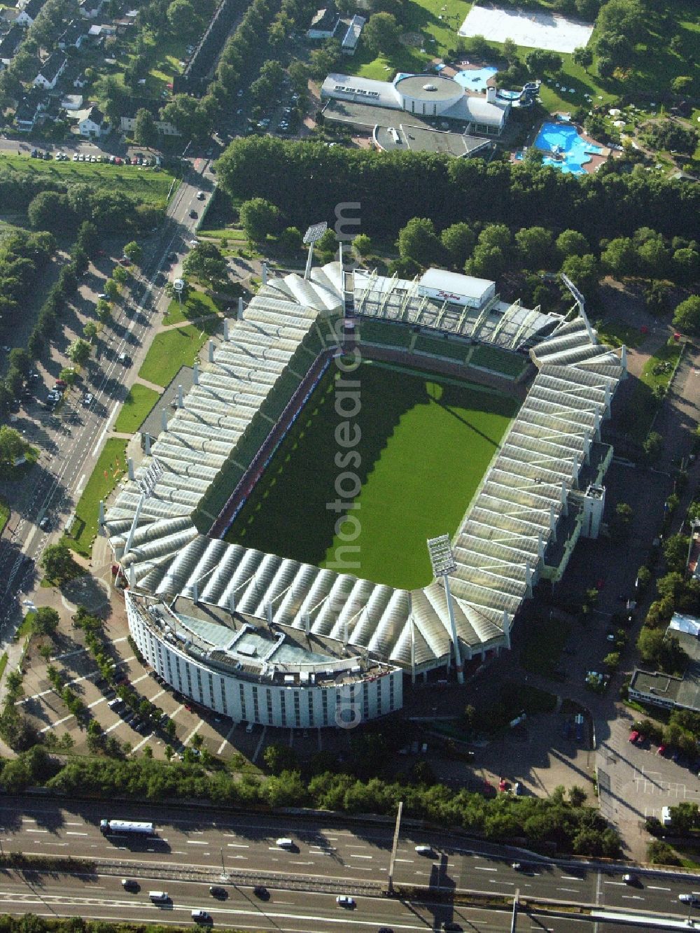 Leverkusen from above - Sports facility grounds of the Arena stadium BayArena of Fussballvereins Bayer 04 Leverkusen in the district Wiesdorf in Leverkusen in the state North Rhine-Westphalia, Germany