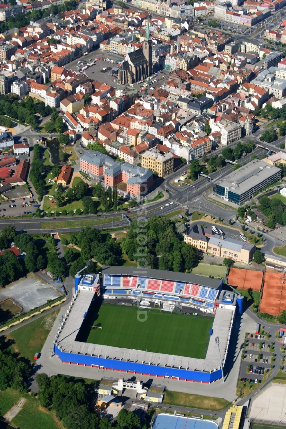 Aerial photograph Pilsen - Sports facility grounds of the Arena stadium Doosan Arena on Struncovy sady in Pilsen in , Czech Republic