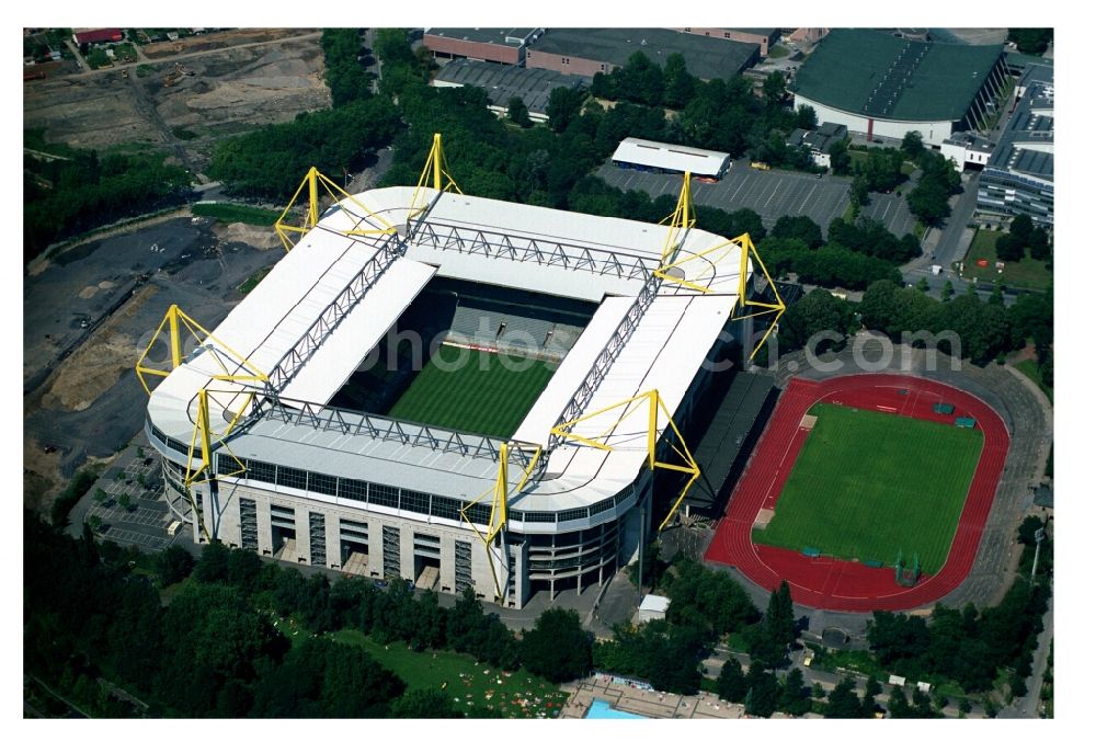 Aerial photograph Dortmund - Sports facility grounds of the Arena stadium Signal Iduna Park - formerly Westfalenstadion in Dortmund in the state North Rhine-Westphalia