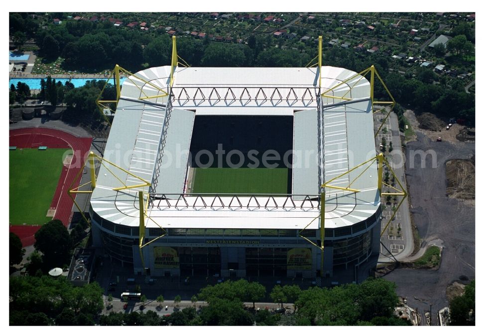 Aerial image Dortmund - Sports facility grounds of the Arena stadium Signal Iduna Park - formerly Westfalenstadion in Dortmund in the state North Rhine-Westphalia