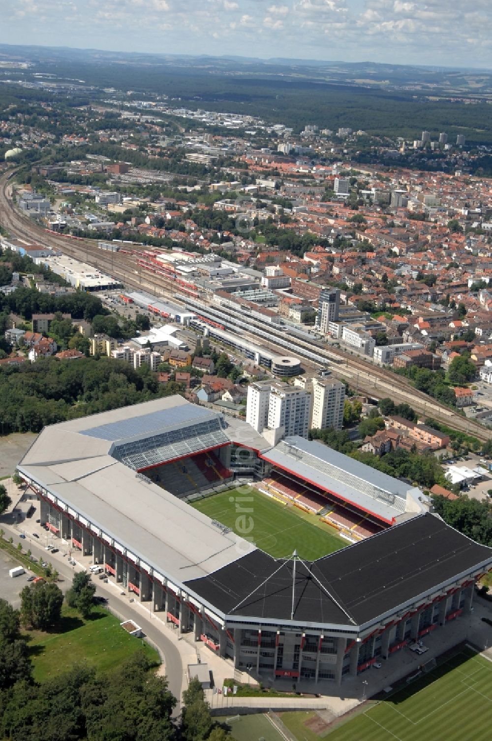 Aerial photograph Kaiserslautern - Sports facility grounds of the Arena stadium Fritz-Walter-Stadion in destrict Betzenberg on Fritz-Walter-Strasse in Kaiserslautern in the state Rhineland-Palatinate, Germany