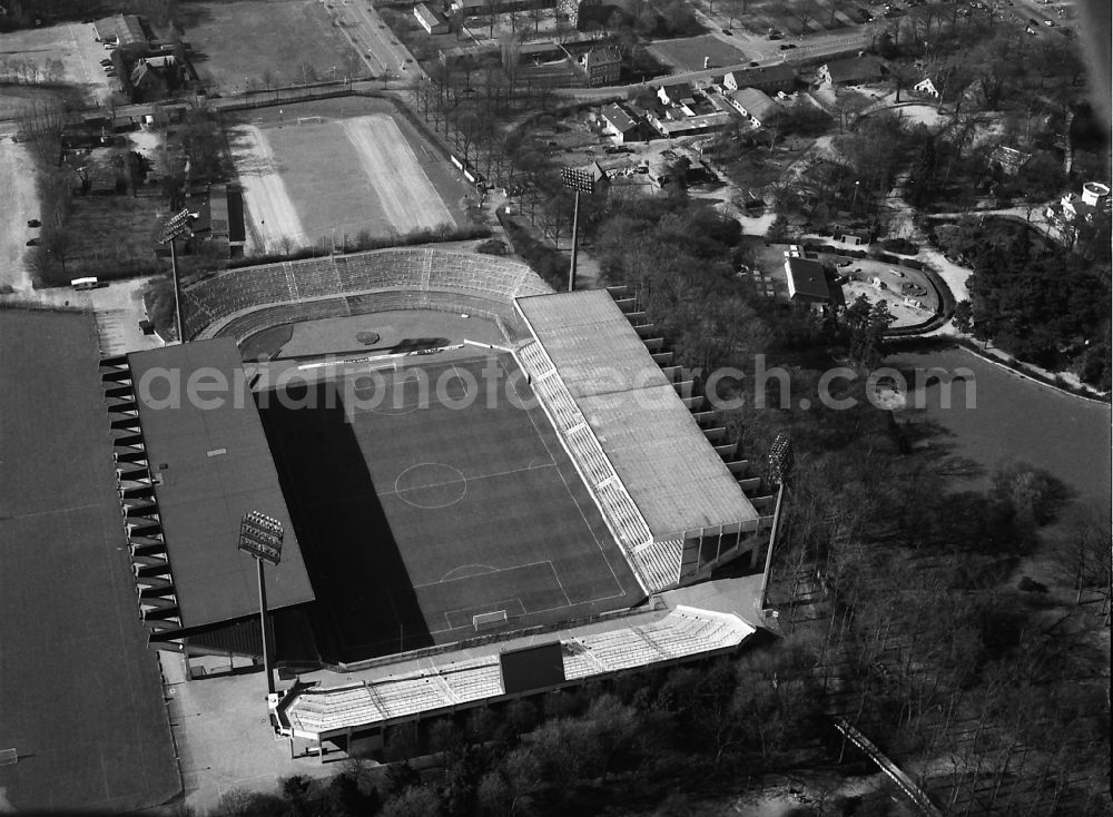 Aerial photograph Krefeld - Sports facility grounds of the Arena stadium Grotenburg-Stadion on Tiergartenstrasse in Krefeld in the state North Rhine-Westphalia, Germany