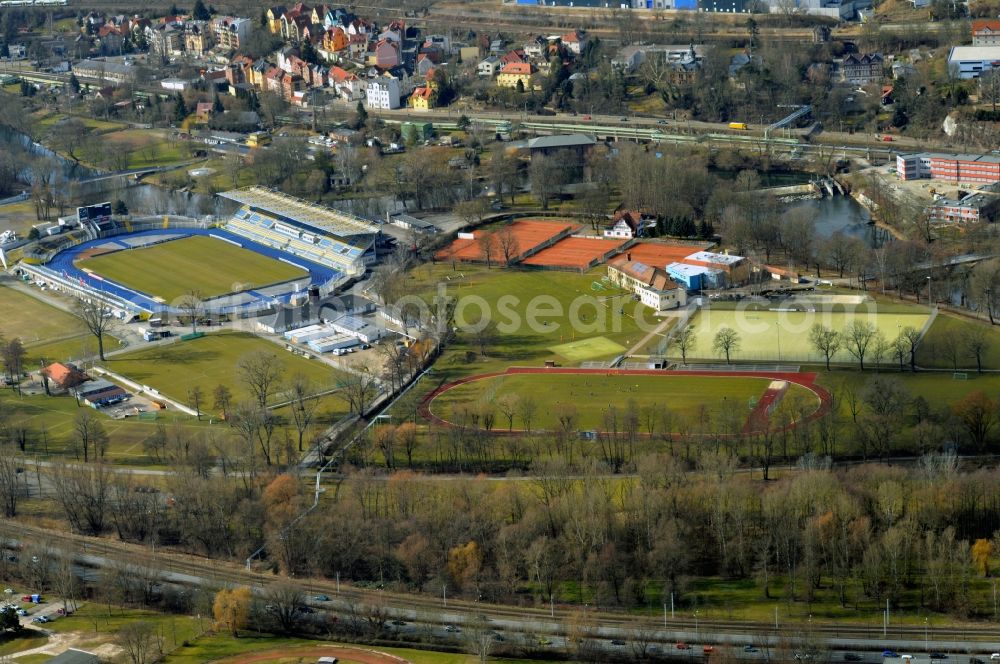 Jena from the bird's eye view: Sports facility grounds of the Arena stadium in Jena in Thuringia. This aerial photograph shows the Ernst-Abbe-sports field in the Oberaue. This stadium is known by the FC Carl Zeiss Jena. The sports facility with other institutions, as well as the tennis courts are located directly on the Saale