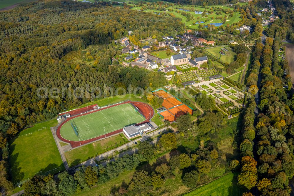 Kamp-Lintfort from above - Sports facility grounds of the Arena stadium Sportverein Alemania Kamp e.V. on Rheurdter Strasse in Kamp-Lintfort in the state North Rhine-Westphalia