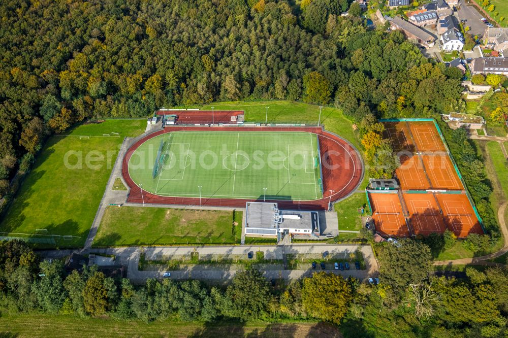 Kamp-Lintfort from above - Sports facility grounds of the Arena stadium Sportverein Alemania Kamp e.V. on Rheurdter Strasse in Kamp-Lintfort in the state North Rhine-Westphalia