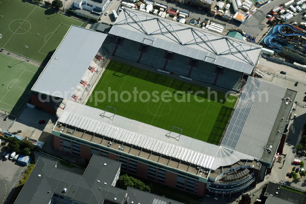 Aerial photograph Hamburg - Sports facility grounds of the arena of the stadium Millerntor- Stadion in am Heiligengeistfeld in the St. Pauli district in Hamburg, Germany