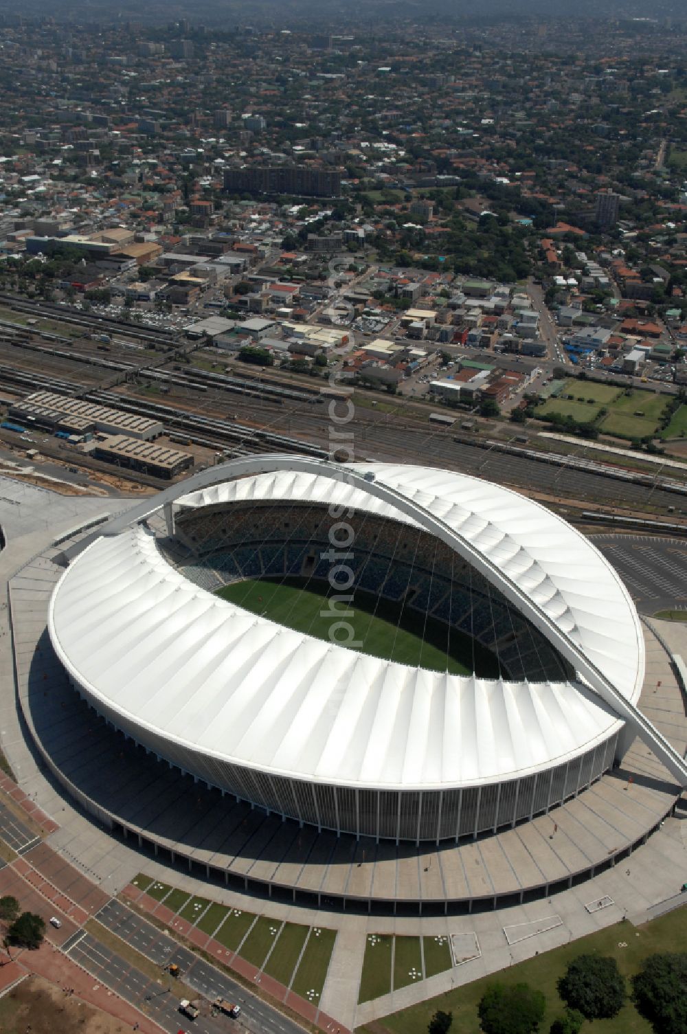 Durban from the bird's eye view: Sports facility area of the arena of the stadium Moses Mabhida Stadium in Kings Park on Masabalala Yengwa Avenue in the district of Stamford Hill in Durban in KwaZulu-Natal, South Africa