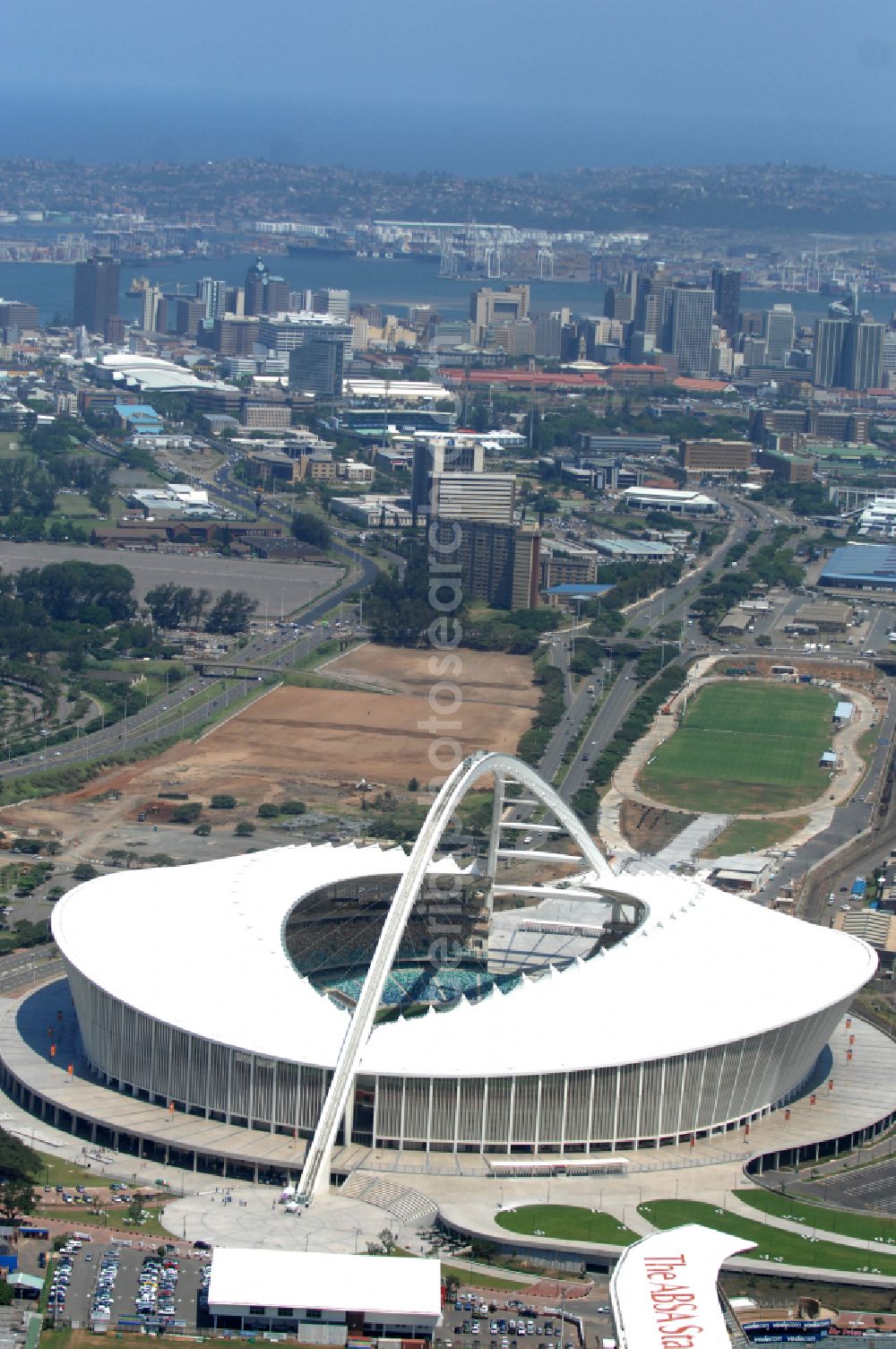 Durban from the bird's eye view: Sports facility area of the arena of the stadium Moses Mabhida Stadium in Kings Park on Masabalala Yengwa Avenue in the district of Stamford Hill in Durban in KwaZulu-Natal, South Africa