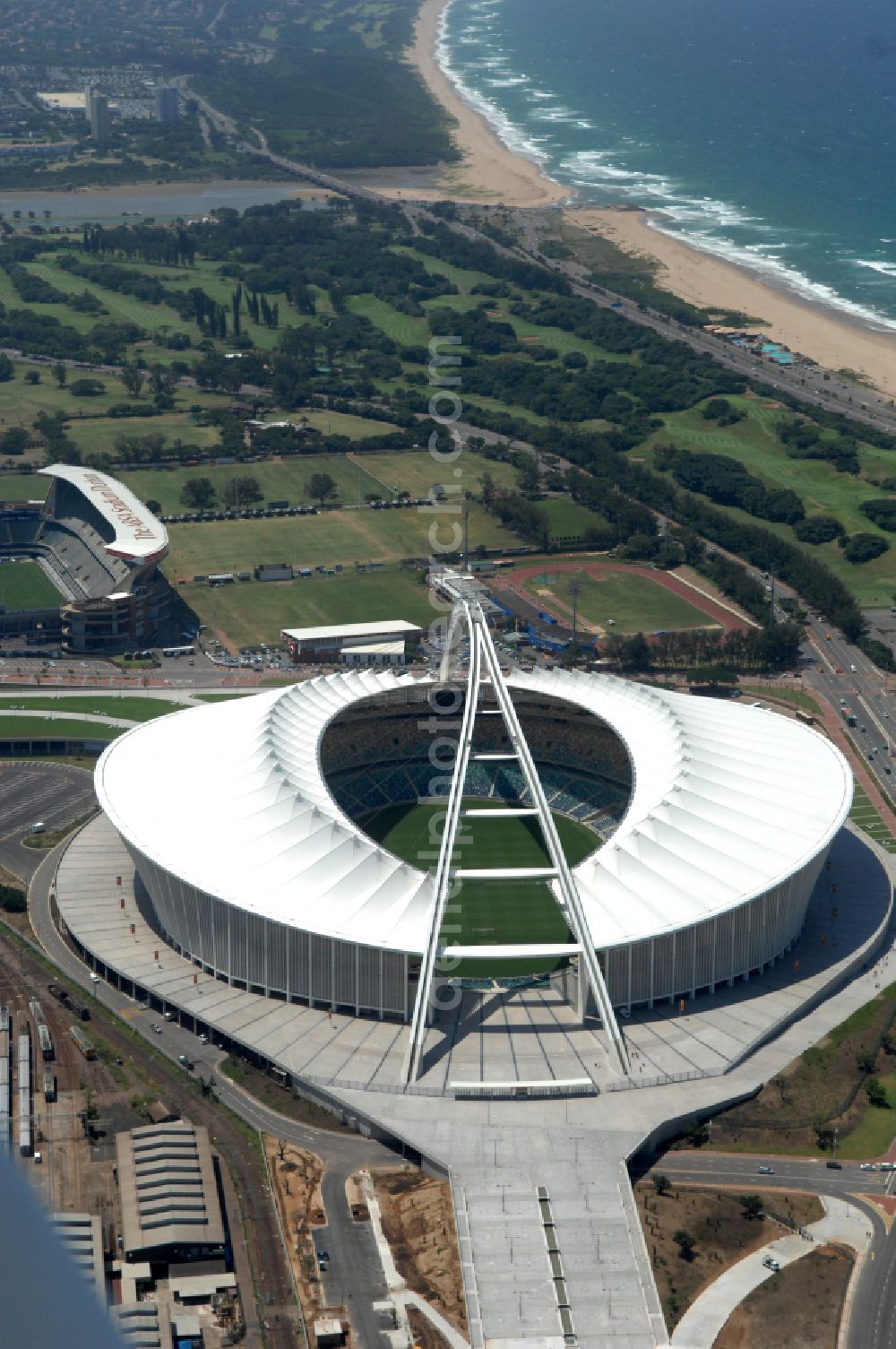 Durban from the bird's eye view: Sports facility area of the arena of the stadium Moses Mabhida Stadium in Kings Park on Masabalala Yengwa Avenue in the district of Stamford Hill in Durban in KwaZulu-Natal, South Africa