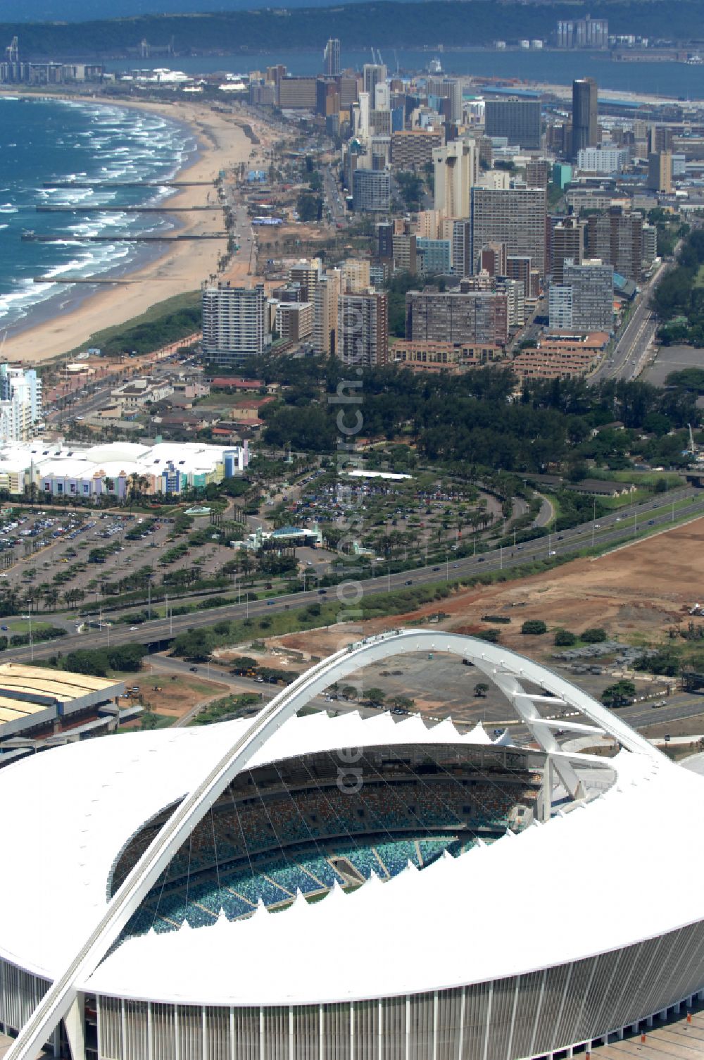 Durban from the bird's eye view: Sports facility area of the arena of the stadium Moses Mabhida Stadium in Kings Park on Masabalala Yengwa Avenue in the district of Stamford Hill in Durban in KwaZulu-Natal, South Africa