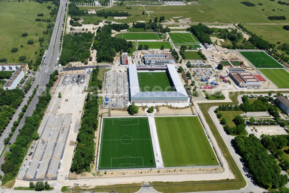 Aerial photograph München - Sports facility grounds of the Arena stadium of Nachwuchsleistungszentrum (NLZ) fuer den FC Bayern Muenchen in the district Milbertshofen-Am Hart in Munich in the state Bavaria, Germany