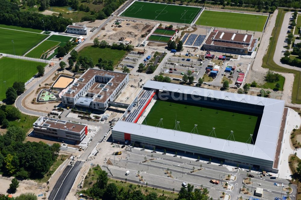 Aerial photograph München - Sports facility grounds of the Arena stadium of Nachwuchsleistungszentrum (NLZ) fuer den FC Bayern Muenchen in the district Milbertshofen-Am Hart in Munich in the state Bavaria, Germany