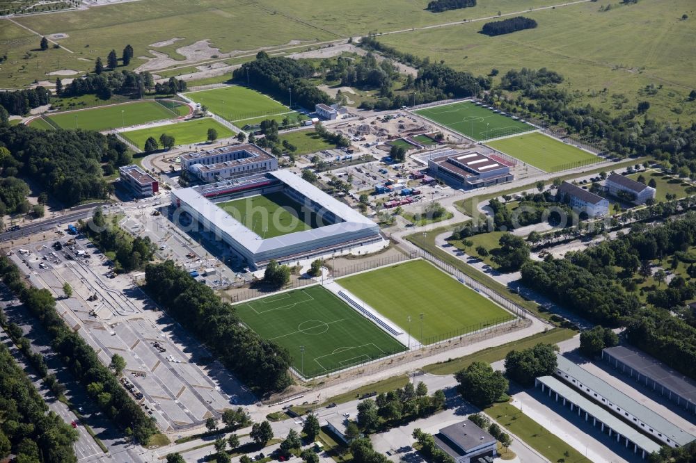 Aerial photograph München - Sports facility grounds of the Arena stadium of Nachwuchsleistungszentrum (NLZ) fuer den FC Bayern Muenchen in the district Milbertshofen-Am Hart in Munich in the state Bavaria, Germany