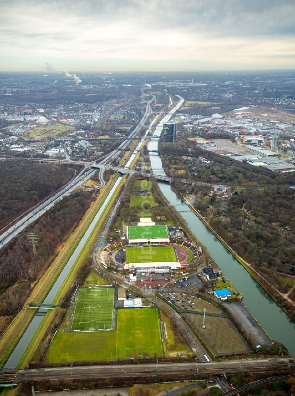 Oberhausen from the bird's eye view: Sports facility grounds of the Arena stadium Niederrhein Lindnerstrasse in Oberhausen in the state North Rhine-Westphalia