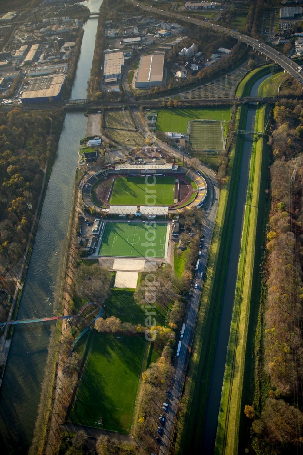 Aerial photograph Oberhausen - Sports facility grounds of the Arena stadium Stadion Niederrhein on Lindnerstrasse in Oberhausen in the state North Rhine-Westphalia