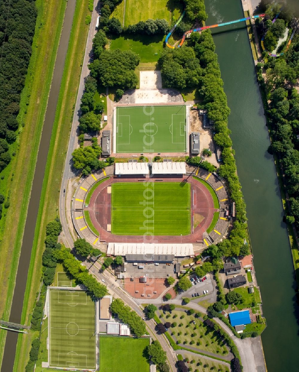 Aerial image Oberhausen - Sports facility grounds of the Arena stadium Stadion Niederrhein Lindnerstrasse in Oberhausen in the state North Rhine-Westphalia