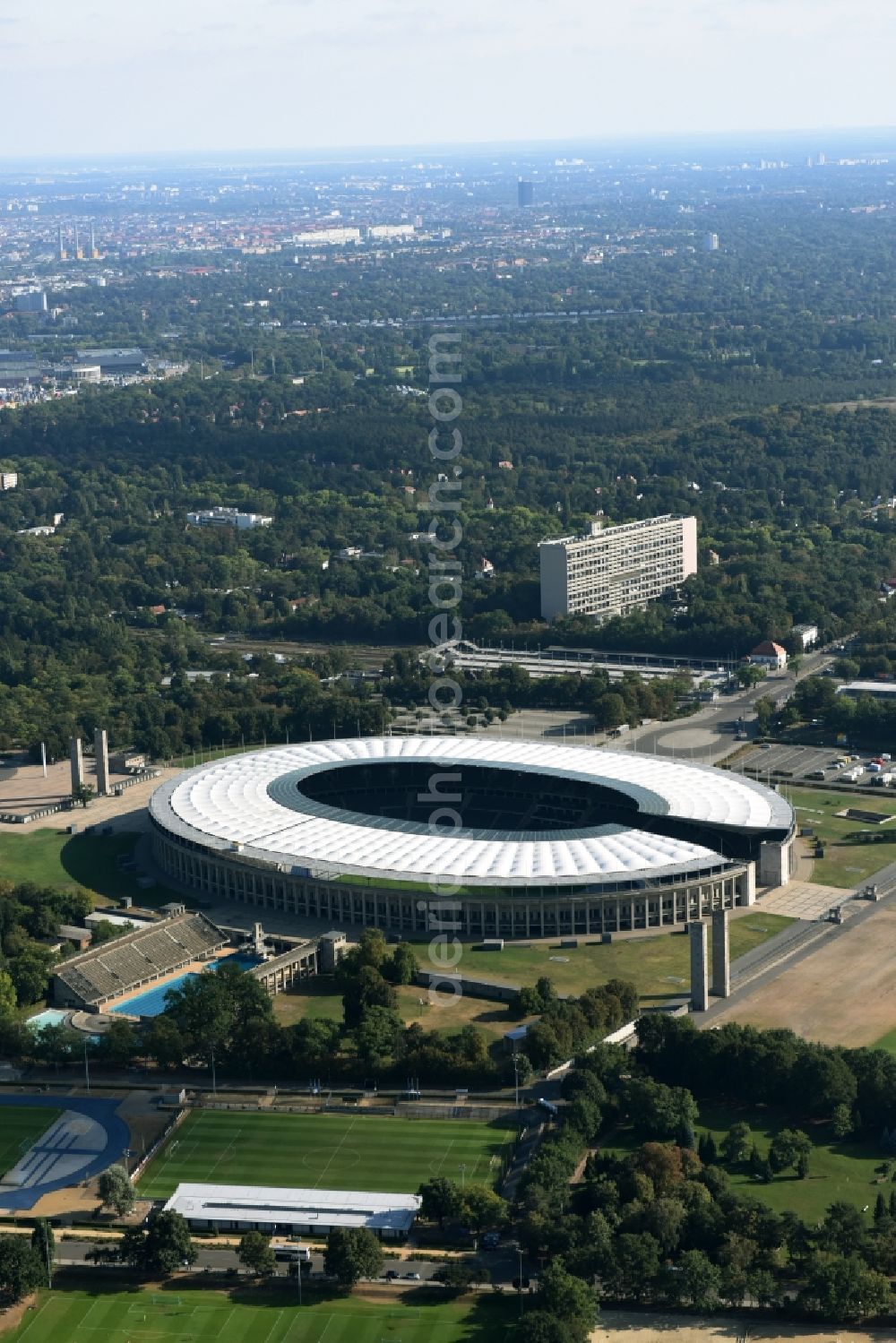 Aerial image Berlin - Sports facility grounds of the Arena stadium Olympiastadion of Hertha BSC in Berlin in Germany