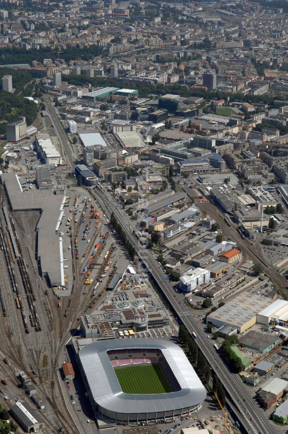 Genf from the bird's eye view: Sports facility grounds of the arena of the stadium Stade de Geneve (or Stade de la Praille) on the Route des Jeunes in Geneva in the canton of Geneve, Switzerland