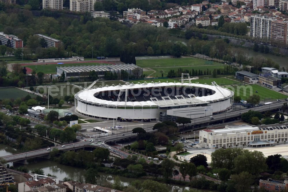 Aerial photograph Toulouse - Sports facility grounds of the Arena stadium Stadium TFC Municipal on street Allee Gabriel Bienes in Toulouse in Occitanie, France