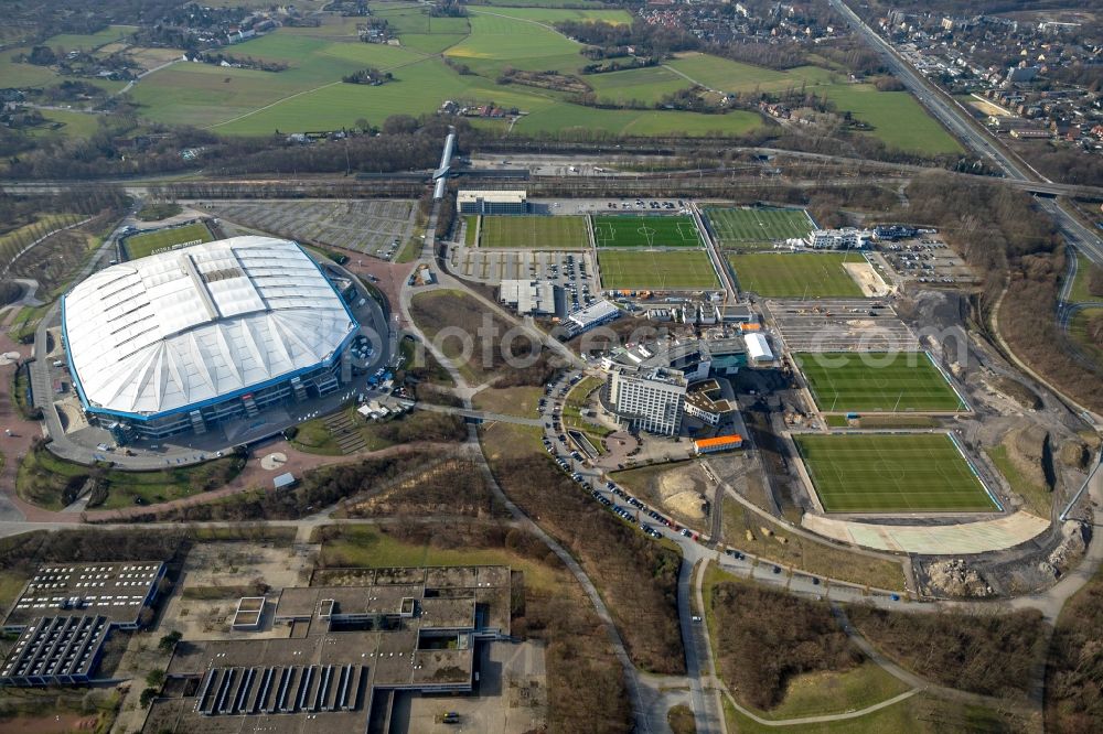 Gelsenkirchen from the bird's eye view: Sports facility grounds of the Arena stadium VELTINS-Arena with dem Freizeitzentrum Sport-Paradies in Gelsenkirchen in the state North Rhine-Westphalia, Germany