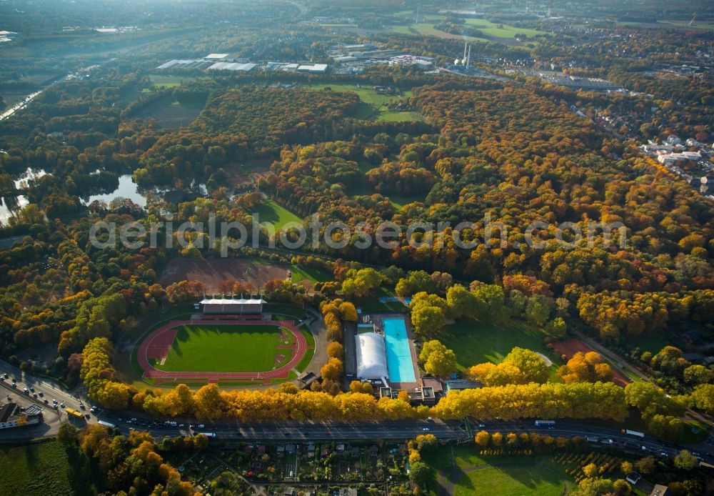 Aerial photograph Gladbeck - Sports facility center from Wittringen stadium and the swimming pool Gladbeck in Gladbeck in North Rhine-Westphalia