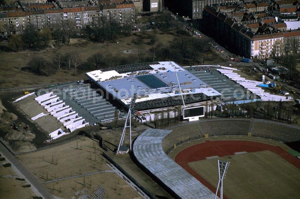 Berlin / Prenzlauer Berg from the bird's eye view: Sportstättenbau am Berliner Jahnsportpark im Stadtbezirk Berlin-Prenzlauer Berg