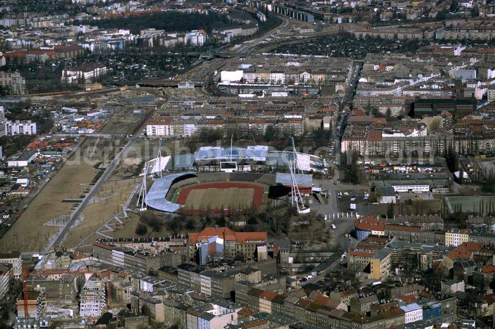 Aerial photograph Berlin / Prenzlauer Berg - Sportstättenbau am Berliner Jahnsportpark im Stadtbezirk Berlin-Prenzlauer Berg