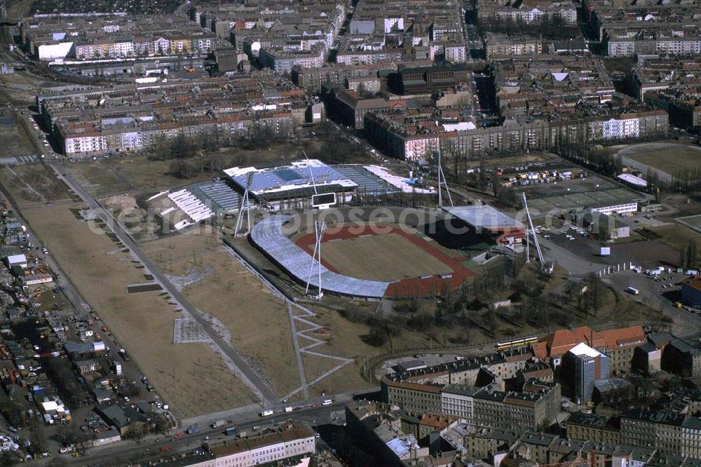 Berlin / Prenzlauer Berg from the bird's eye view: Sportstättenbau am Berliner Jahnsportpark im Stadtbezirk Berlin-Prenzlauer Berg