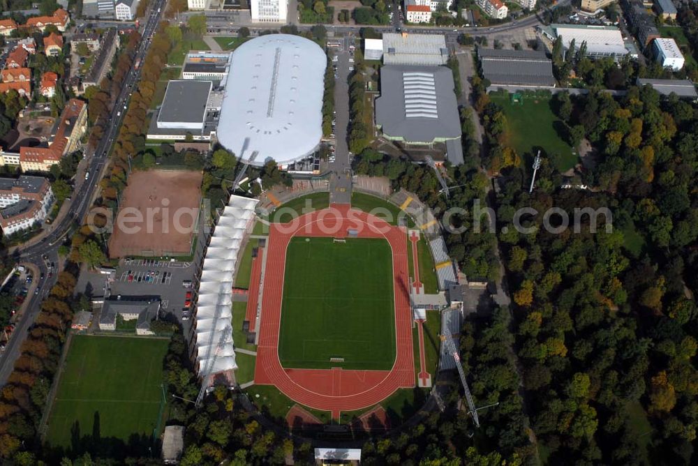 Erfurt from above - Blick auf das Sportzentrum Erfurt-Süd. Auf dem Gelände befinden sich das Eissportzentrum, das Steigerwaldstadion sowie weitere Anlagen für Leichtathletik und Fußball. Kontakt: Steigerwaldstadion, Arnstädter Straße 55, 99096 Erfurt; Betriebsstellenleiter Herr Debuch, Tel.: 03 61/655 46 20