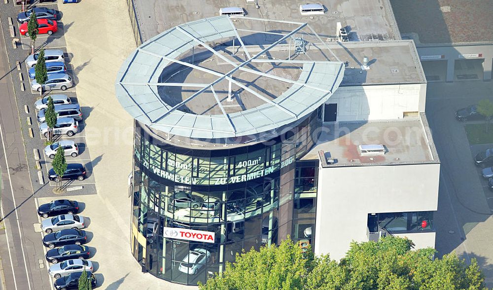 Aerial photograph Berlin Friedrichshain - Das Autohaus Spree Automobil-Vertriebs GmbH & Co. KG in Berlin Friedrichshain ist auf Toyota spezialisiert. The car dealer Spree Automobil-Vertriebs GmbH & Co. KG in the district of Friedrichshain specialized on Toyota cars.