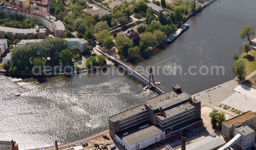 Berlin OT Schöneweide from the bird's eye view: View of the Spree in Berlin in the district Schoeneweide