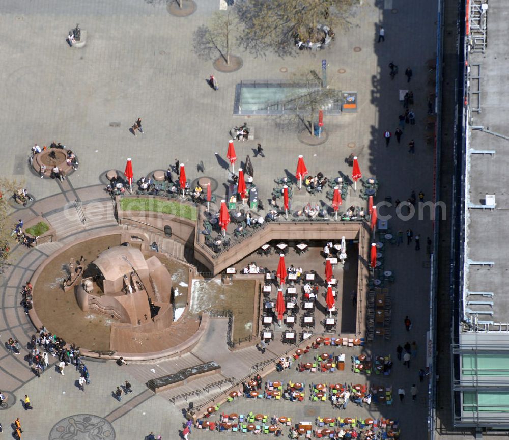 Aerial image Berlin - Frühjahrsstimmung am Springbrunnen auf dem Breitscheidplatz in Berlin-Charlottenburg. Spring mood at the fountain on Breitscheidplatz in Berlin-Charlottenburg.