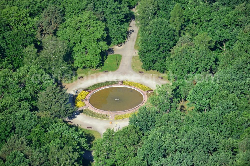 Fürstenwalde from the bird's eye view: Fountain in the city park of Fuerstenwalde in the state Brandenburg