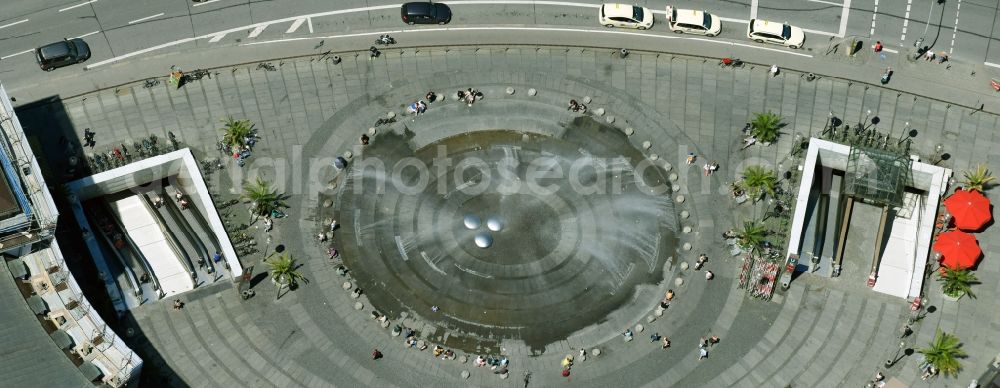 Aerial photograph München - The fountains and water games at the Munich Karlsplatz