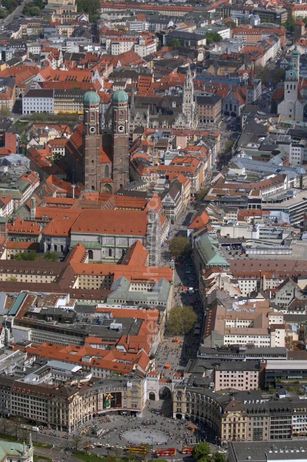 Aerial photograph München - The fountains and water games at the Munich Karlsplatz